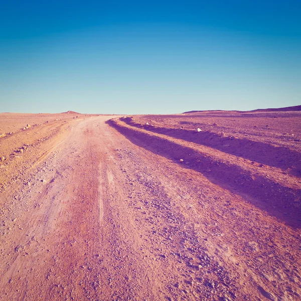 イスラエルのネゲヴ砂漠の未舗装道路 Instagramの効果 — ストック写真