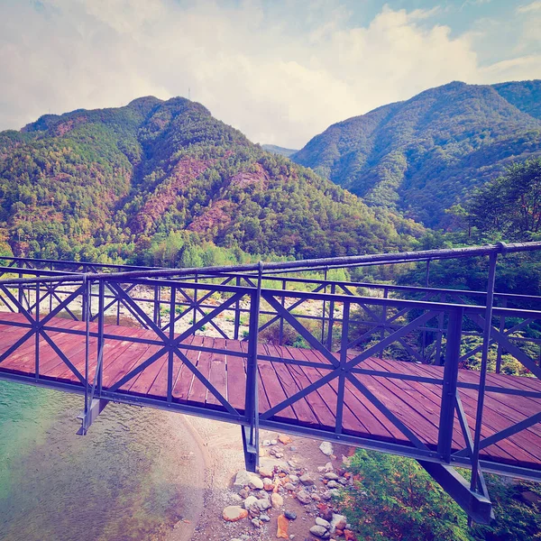 Ponte Sul Fiume Nelle Alpi Italiane Effetto Instagram — Foto Stock