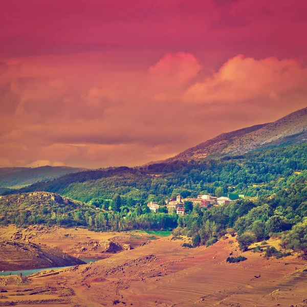 Joki Kanjonin Pohjalla Cantabrian Vuorella Auringonlasku Instagram Effect — kuvapankkivalokuva