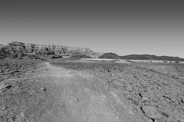 Breathtaking Landscape Rock Formations Israel Desert Black White Lifeless Desolate — Stock Photo, Image