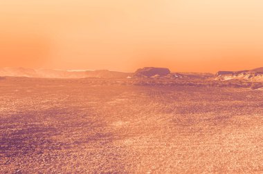 İsrail çölündeki kaya oluşumlarının nefes kesici manzarası şafak vakti çağdaş bir tarzda. Yalnızlık, umutsuzluk ve depresyon kavramı olarak cansız ve ıssız bir sahne..