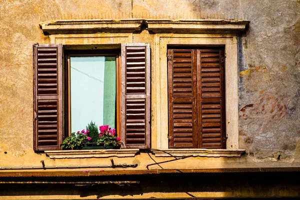 Las Ventanas Italianas Son Nuevos Viejos Horizontes Belleza Funcionalidad Rendimiento — Foto de Stock