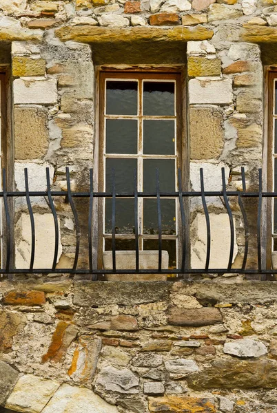 Janelas Pedra Fachada Uma Casa Uma Cidade Medieval Francesa — Fotografia de Stock