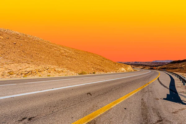 Srail Deki Negev Çölünün Kumlu Tepelerinde Asfalt Yol — Stok fotoğraf