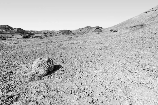 Breathtaking Landscape Rock Formations Israel Desert Black White Lifeless Desolate — Stock Photo, Image