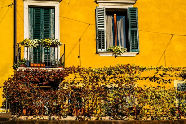 Las Ventanas Italianas Son Nuevos Viejos Horizontes Belleza Funcionalidad Rendimiento — Foto de Stock