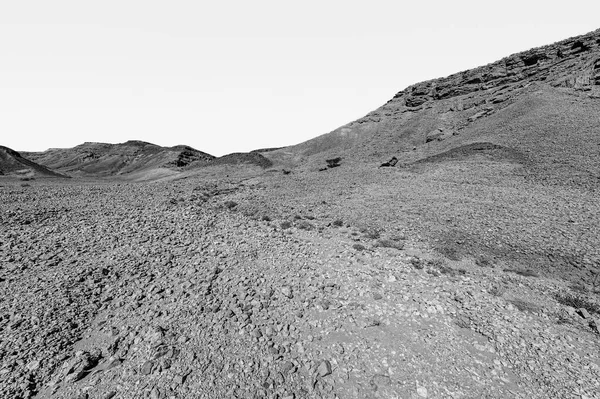 Impresionante Paisaje Las Formaciones Rocosas Desierto Israel Blanco Negro Escena —  Fotos de Stock