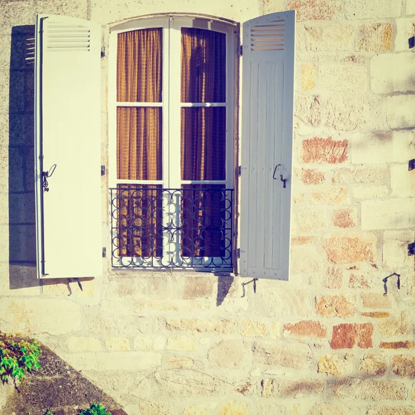 Ventana con persianas — Foto de Stock