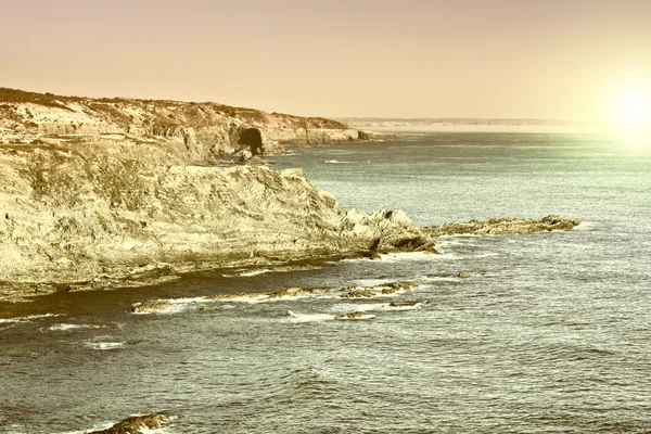Скалистое побережье — стоковое фото