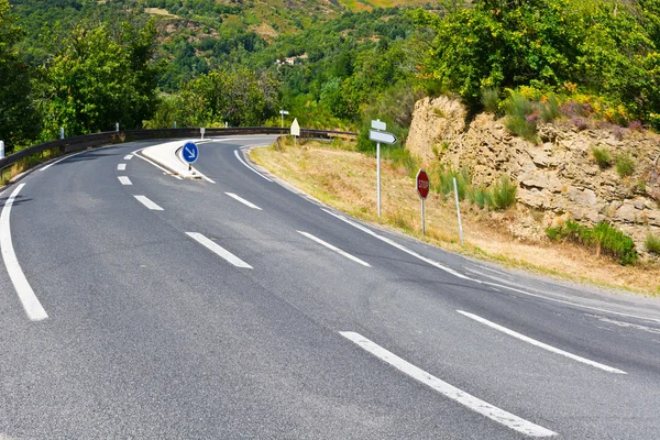 Alplerde yol — Stok fotoğraf