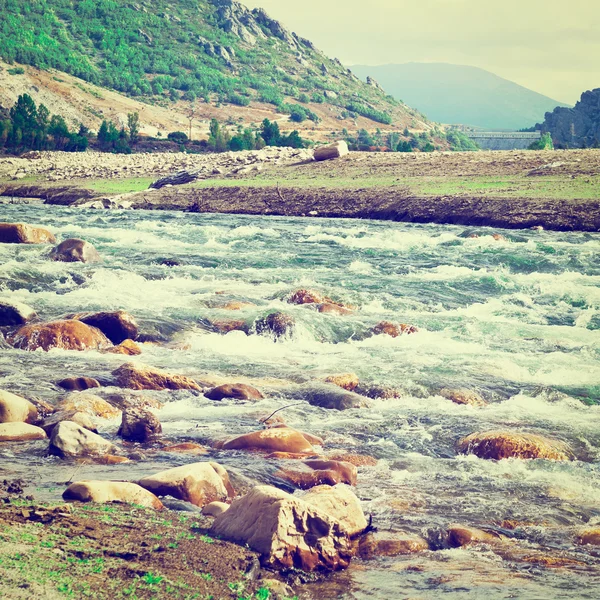 Rivière et barrage — Photo