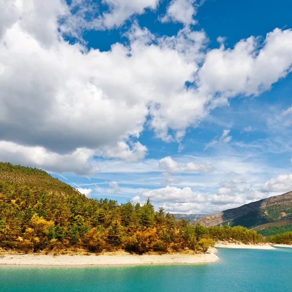 Lac dans les Alpes — Photo