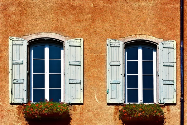 Окна — стоковое фото