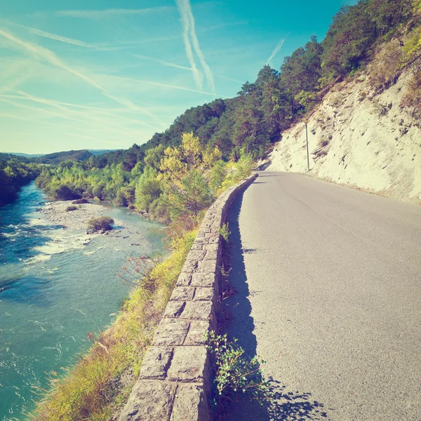 Strada lungo il fiume — Foto Stock