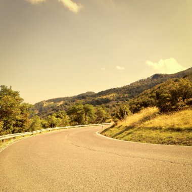 Asfalt yolu
