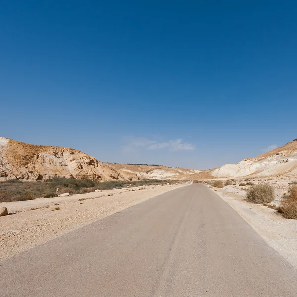 Çölde yol — Stok fotoğraf