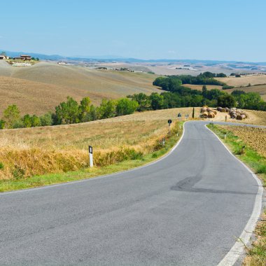 tepeler arasında yol