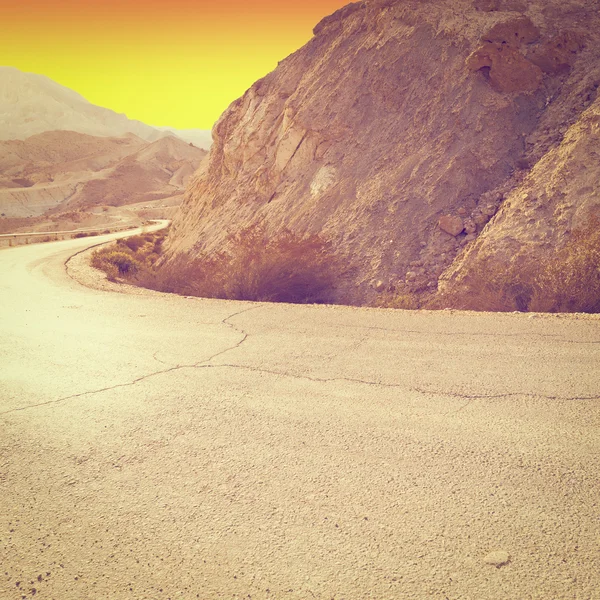 Dolambaçlı yol çöl — Stok fotoğraf