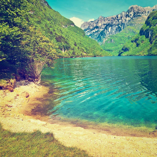 El lago de montaña — Foto de Stock