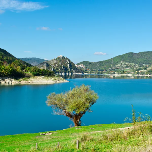 Lago en Italia — Foto de Stock