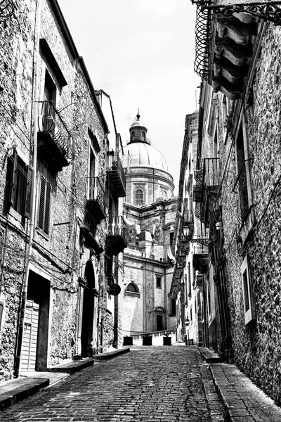 Centro histórico de la ciudad siciliana — Foto de Stock