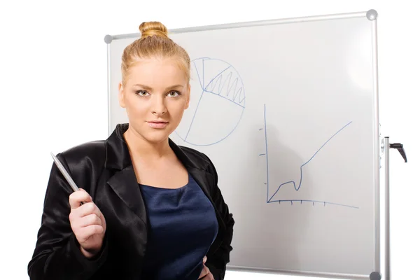 Mujer de negocios haciendo presentación — Foto de Stock