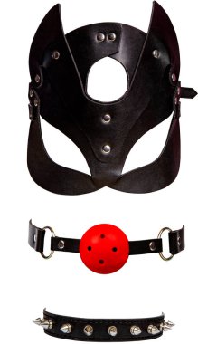 Seksi BDSM oyunu için çivili deri yaka maskesi ve top ağzı. 