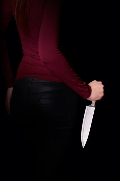 Mädchen mit Messer — Stockfoto