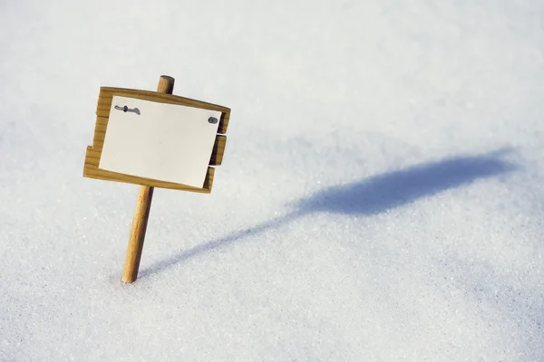 Plattan i snön — Stockfoto
