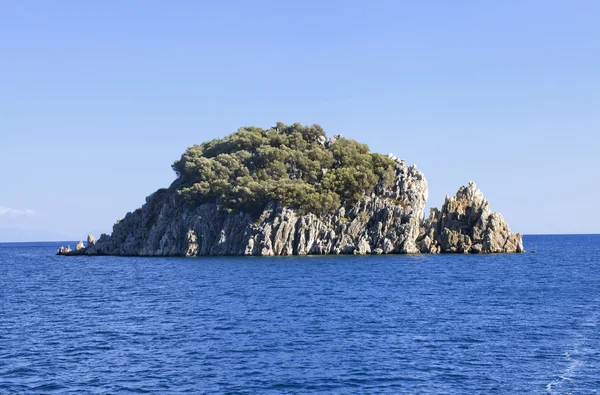 Isola nel mare — Foto Stock