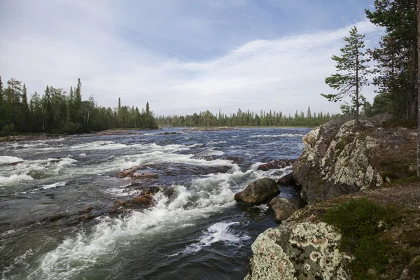 Umba fluss, russland — Stockfoto