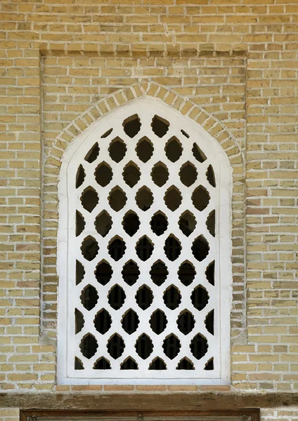 Typiskt öppen-arbete fönster, Uzbekistan — Stockfoto