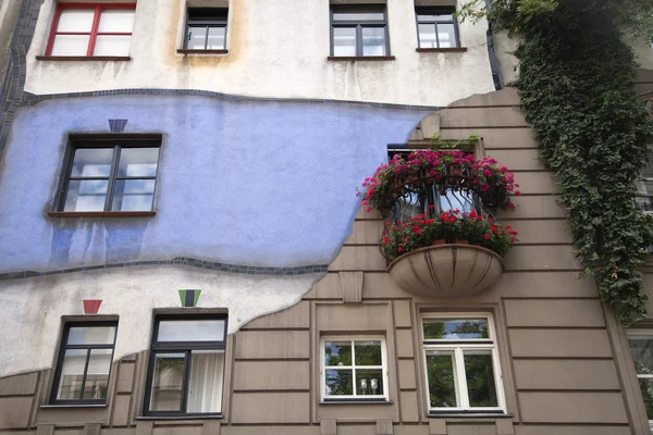 De Hundertwasser house in Wenen — Stockfoto