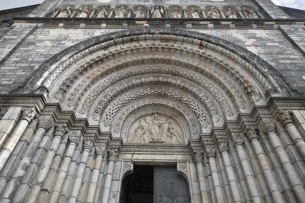 Doorway of Church of Saints Cyril and Methodius, Prague — Stock Photo, Image