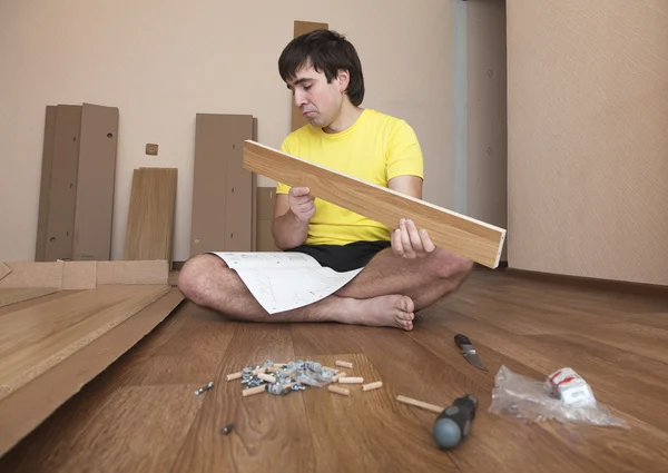 Assembling furniture — Stock Photo, Image