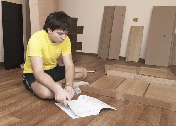 Assembling furniture — Stock Photo, Image