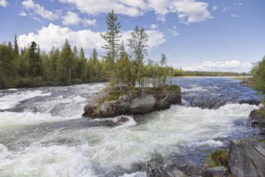 Katarakt Padun Umba Nehri üzerinde