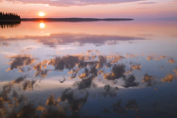 Захід сонця на північній частині озера — стокове фото