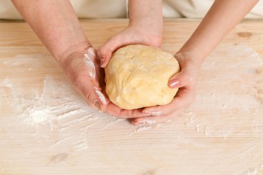 Olgun ve genç eller 