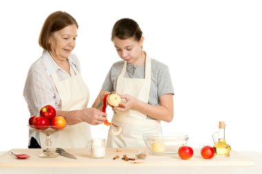 Apple peel büyükanne ve torunu kesti