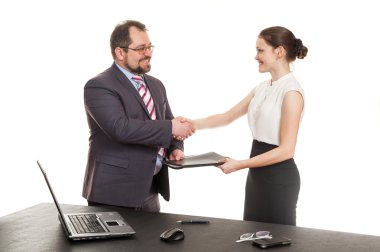 Ortaklar el sallamak