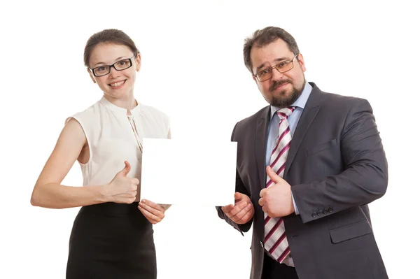 La mujer y el hombre sostienen una hoja de papel —  Fotos de Stock