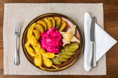 Sebzeli ve sebzeli salata.