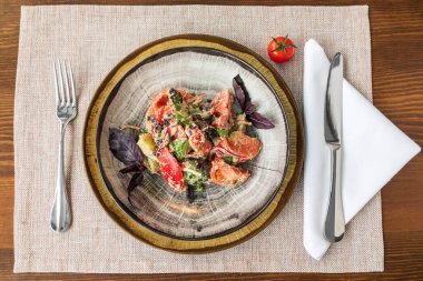 Sebzeli ve sebzeli salata.