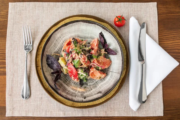 Sebzeli ve sebzeli salata.