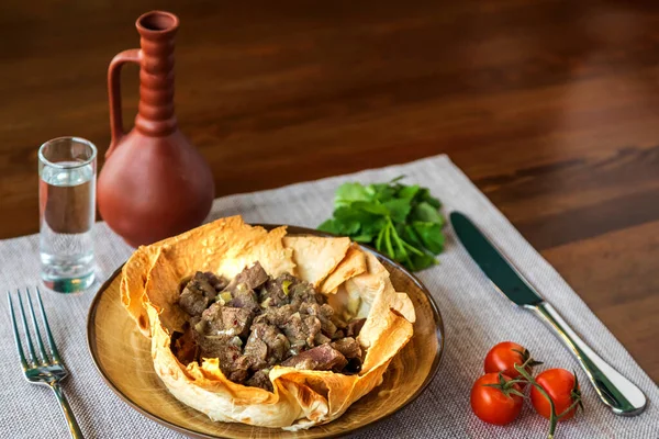 Закуска Мяса Запечённом Лаваш Грузинскому Рецепту — стоковое фото