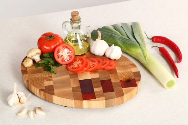 Products on a chopping board — Stock Photo, Image