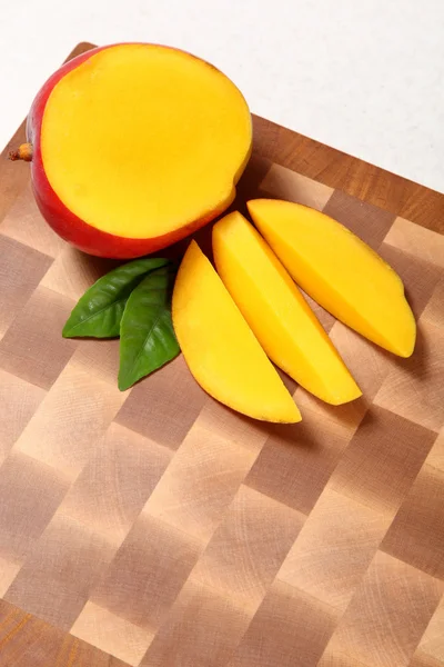 Mango schneiden — Stockfoto