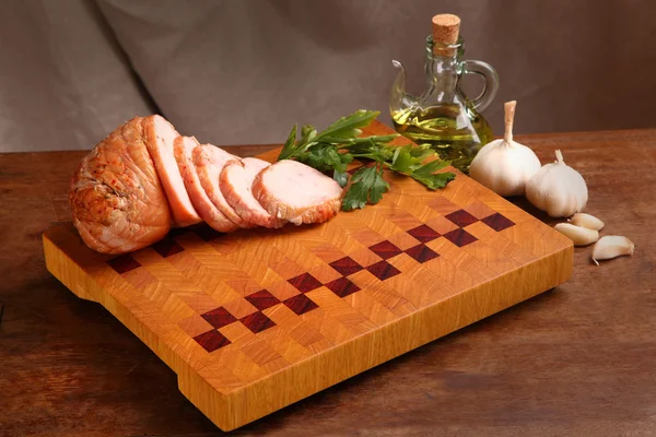 Meat on a chopping board — Stock Photo, Image