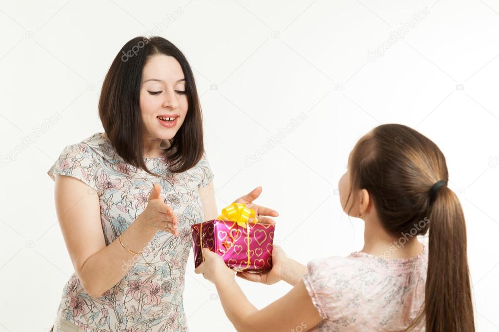 the daughter gives